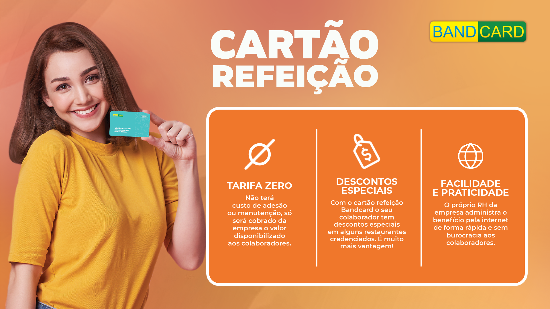 moça segurando cartão refeição